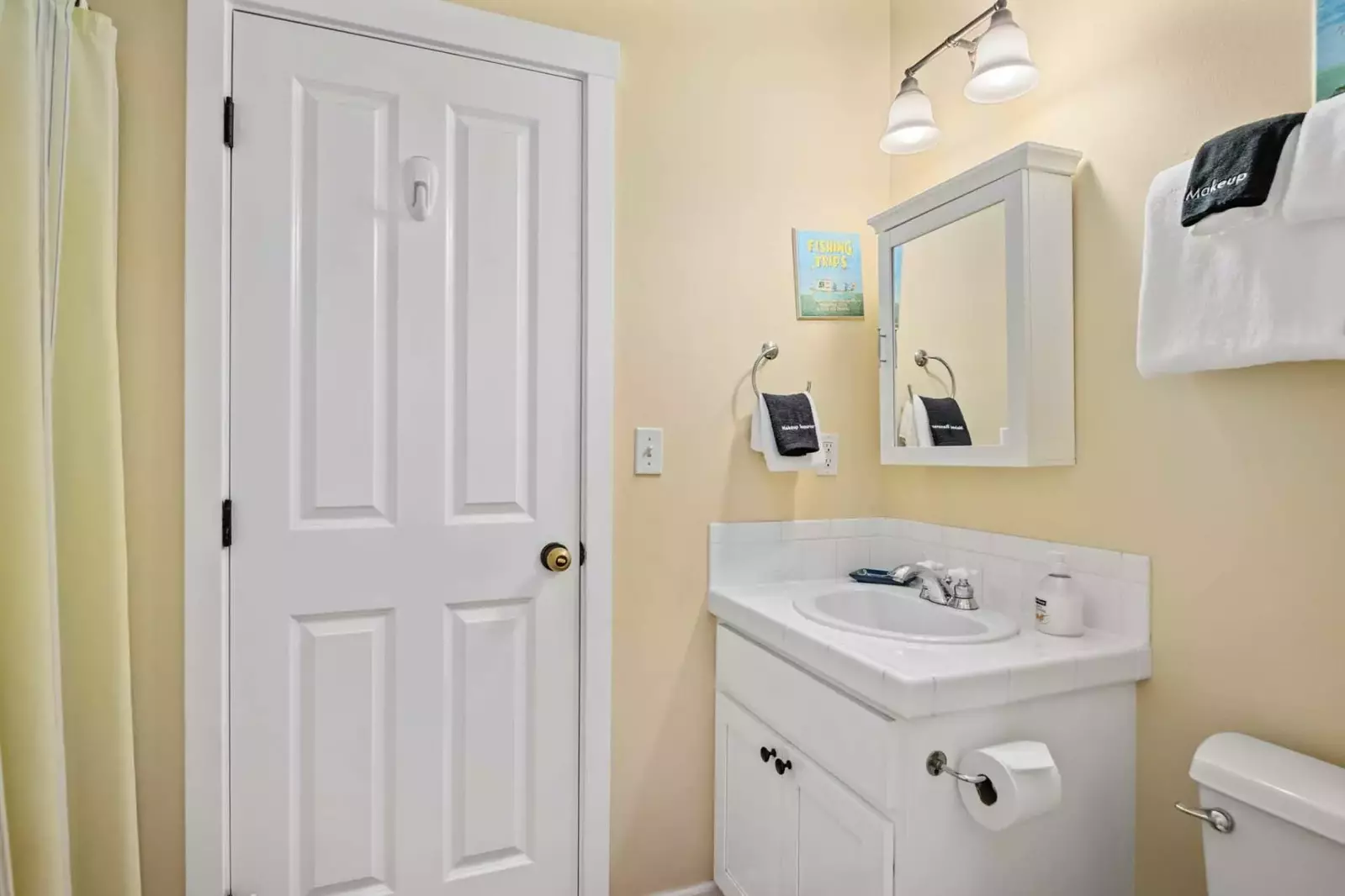 With 2 full bathrooms everyone staying here has ample privacy.