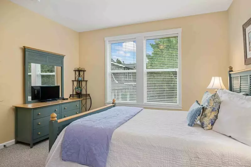 "It was very nice and clean. Loved the small things like shampoo and conditioner, body wash, laundry detergent and other little things" - Karen & Alan