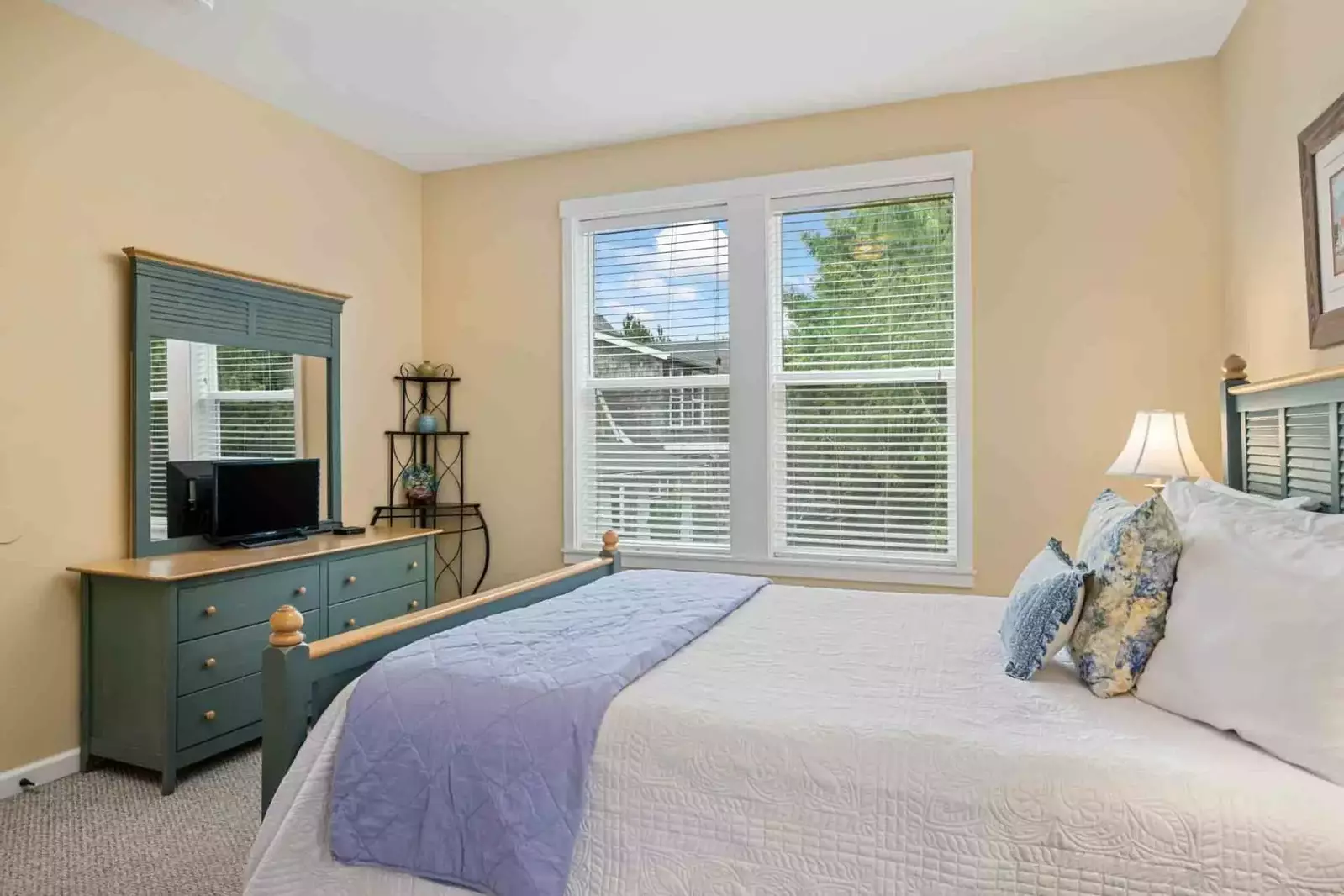 "It was very nice and clean. Loved the small things like shampoo and conditioner, body wash, laundry detergent and other little things" - Karen & Alan