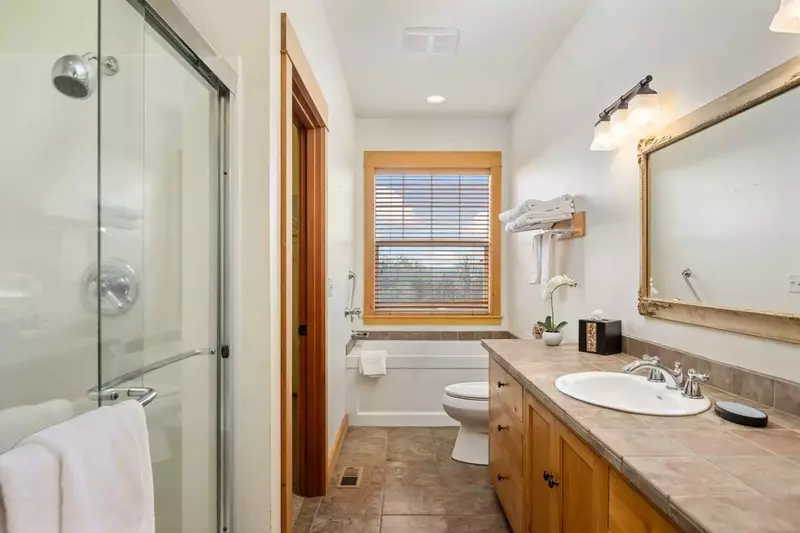 "Wonderful clean house with A/C in an amazing location amongst the vineyards.  So quiet and peaceful and has a great Bocce court too" - Pattrick