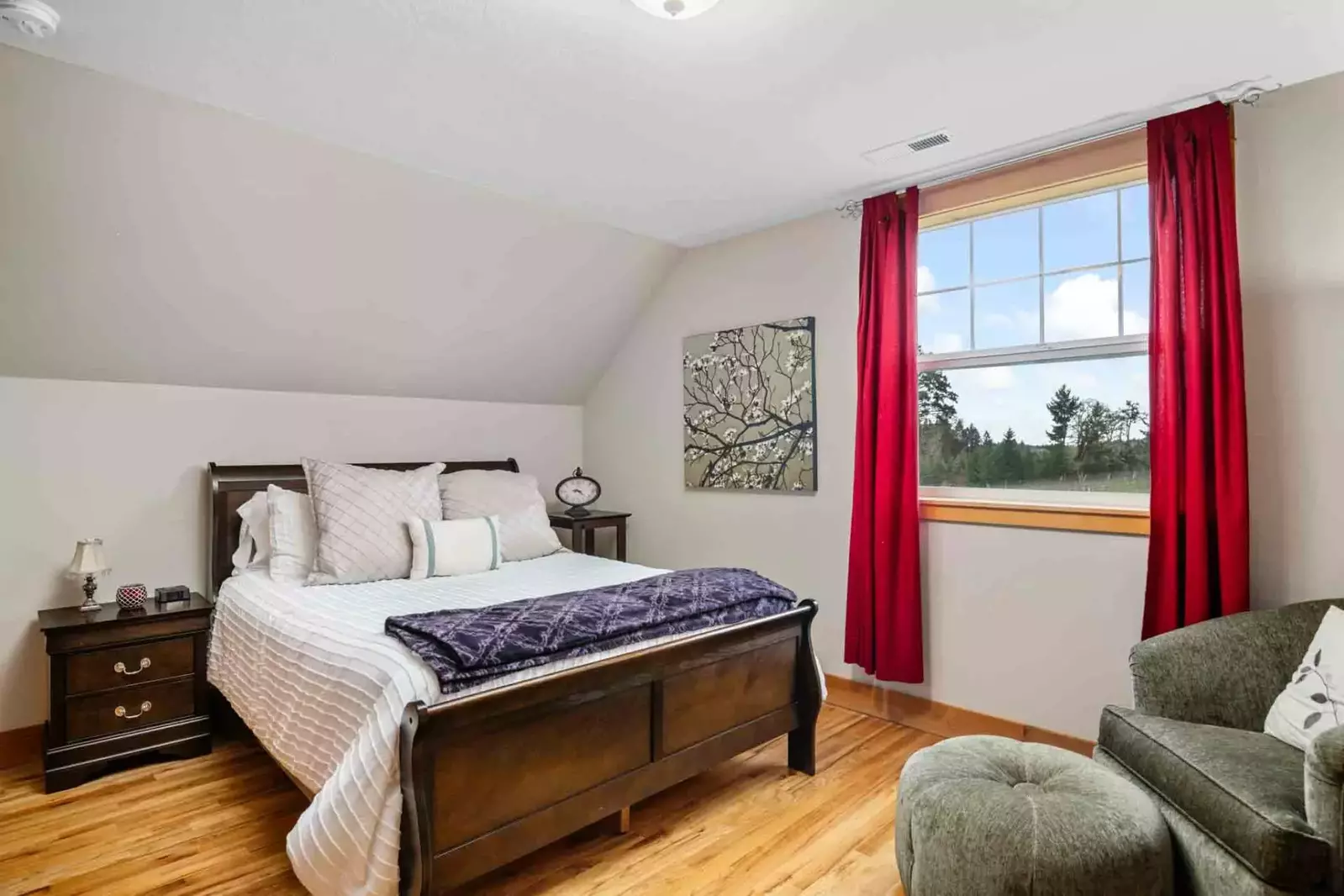 "We had a wonderful time at the Little Farm - beautiful views, comfortable beds, well stocked kitchen and a perfect centrally located" - Kate