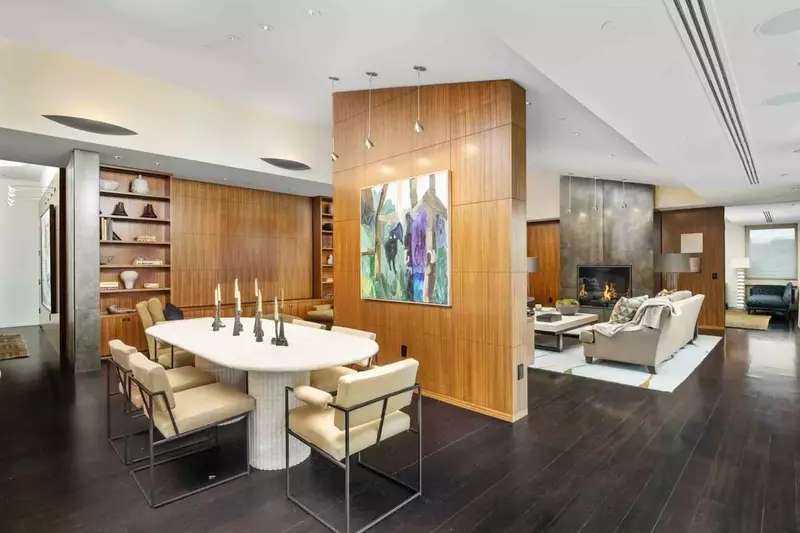 Crane Penthouse is located in the Pearl neighborhood of Portland, Oregon. The Pearl is a vibrant part of town full of great shops and restaurants.