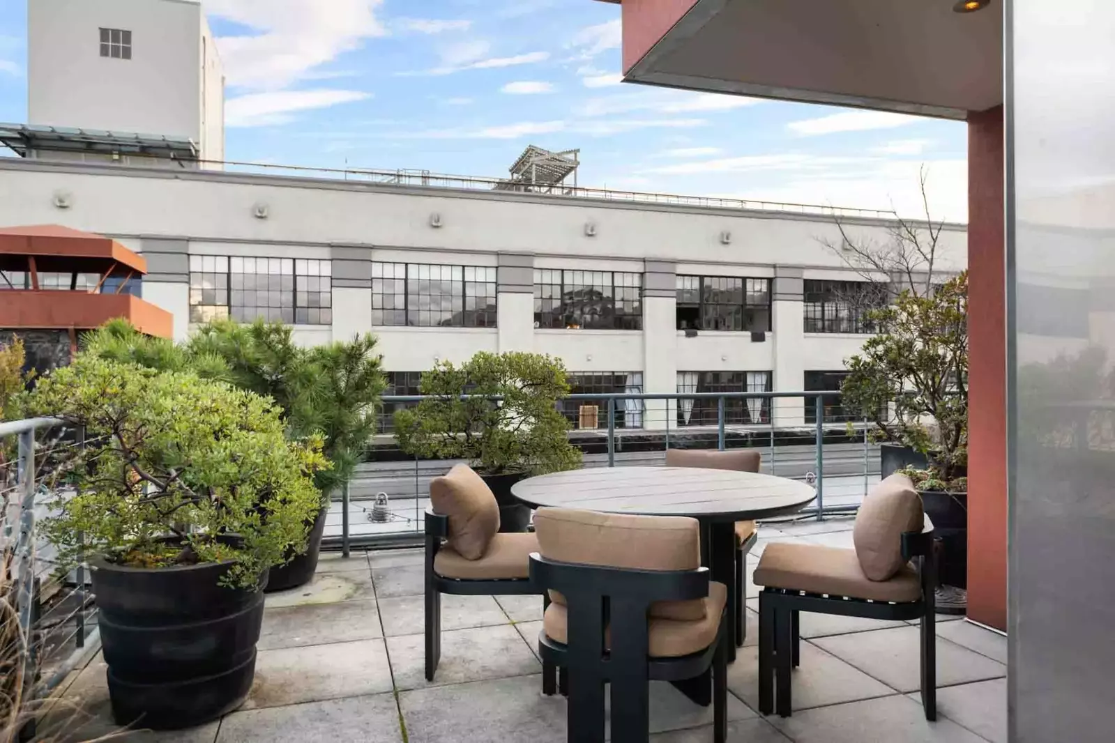 The Pearl offers much to see and do. One of the main features is Portland's most iconic bookstore Powell's!