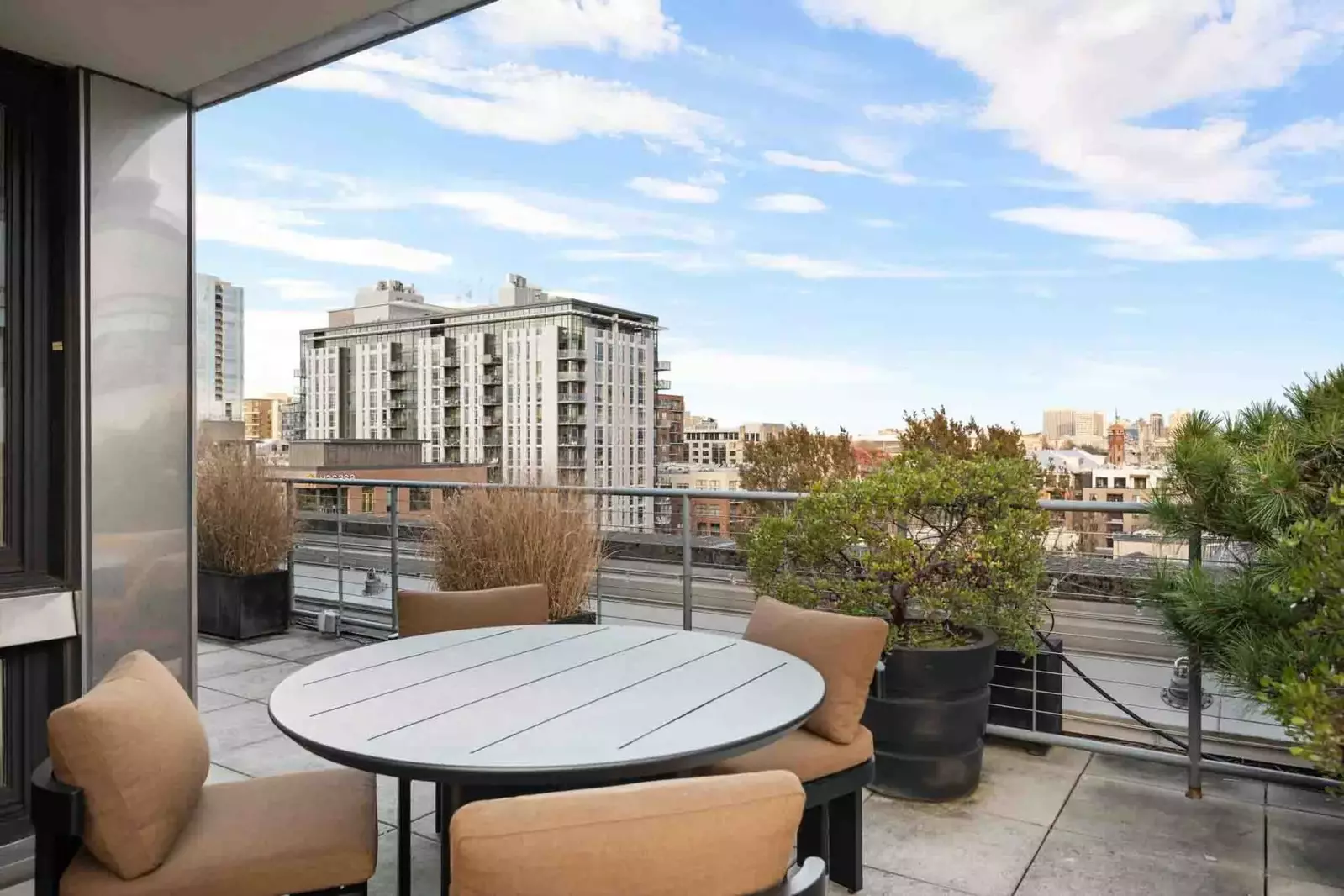 The Pearl and Portland in general is renowned for scrumptious and diverse food. We are happy to recommend our favorite spots!