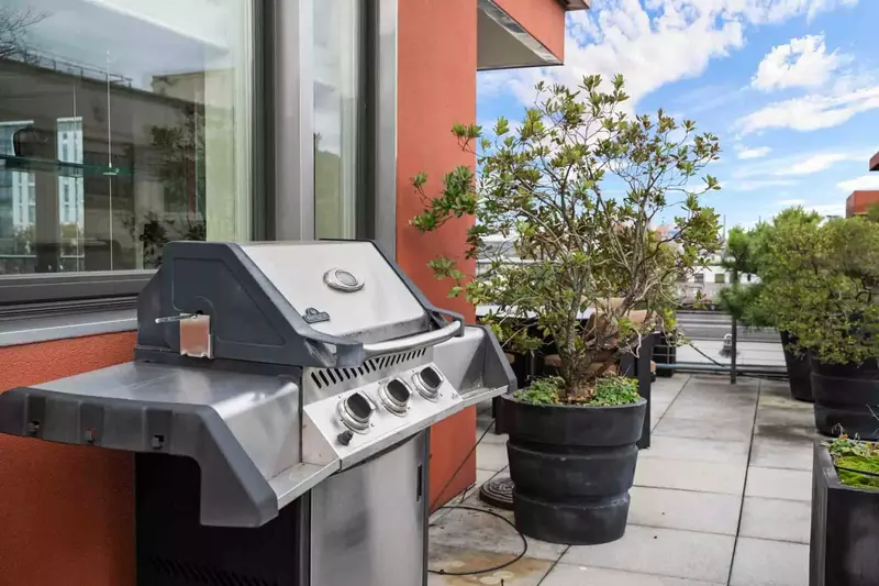 You can also grill up locally sourced food on the bbq. You can explore the Willamette Valley or get seafood from the Oregon Coast.