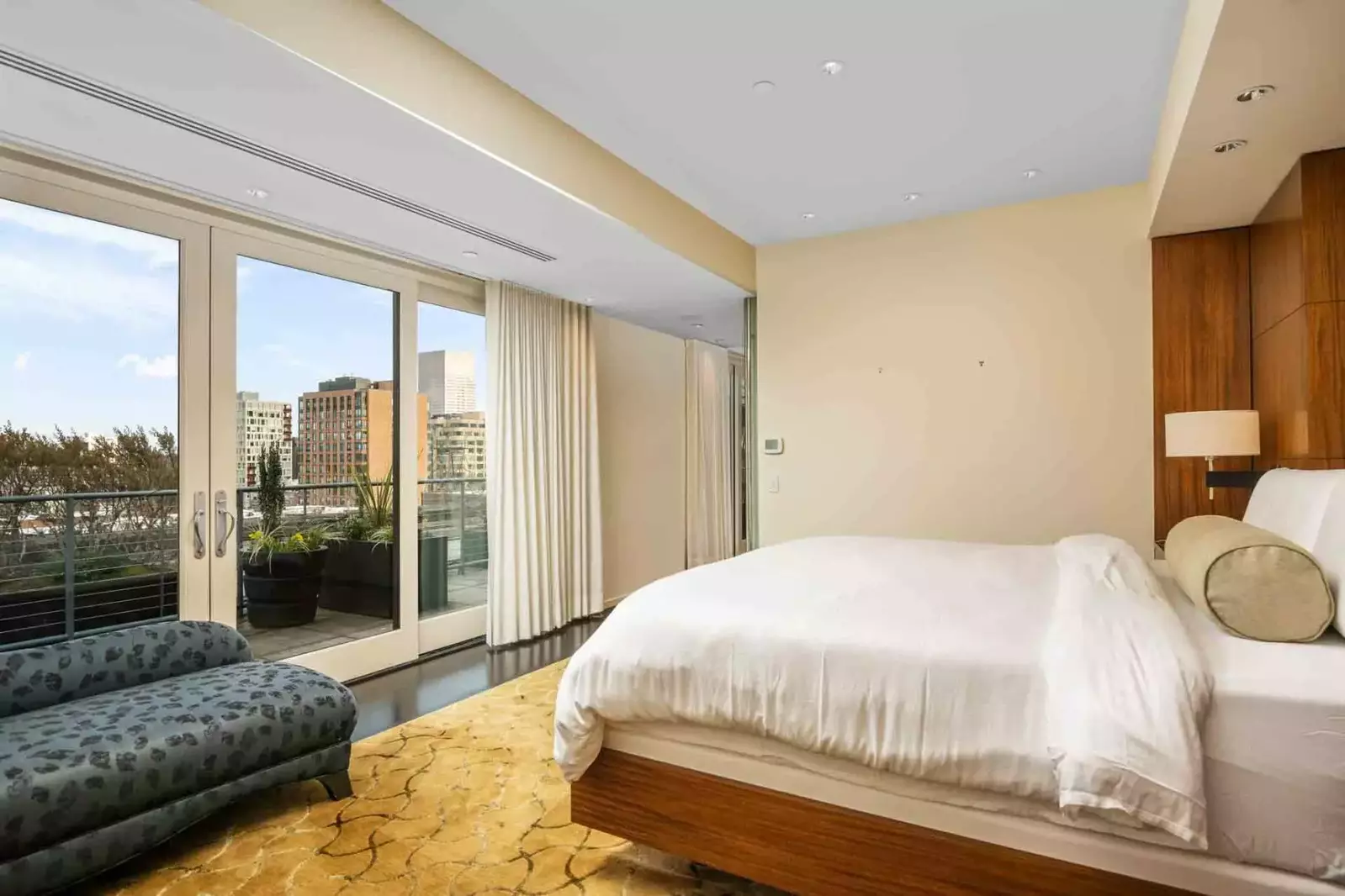 Please reach out with any questions about The Pearl, Portland, or this rental. We hope we get to host you soon!