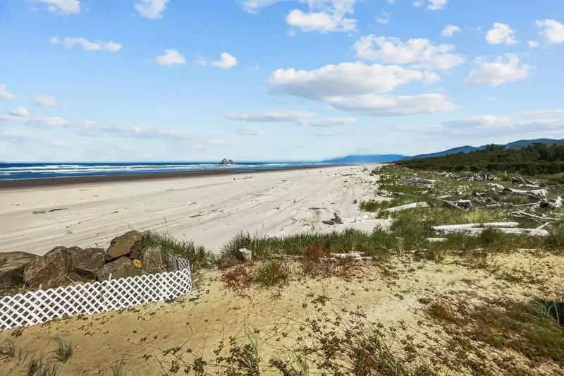 Welcome to Ocean's Edge Escape. We hope we get to host you at this lovely Rockaway Beach rental. Please reach out with any questions.