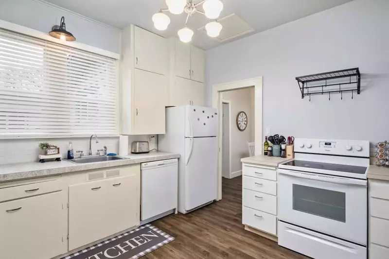 Guests can cook a feast in this fully equipped kitchen.