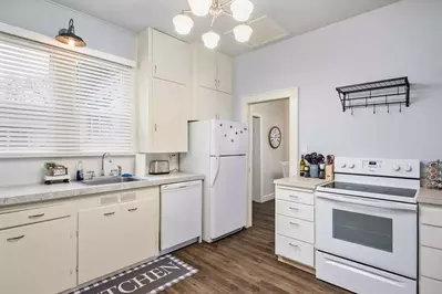 Guests can cook a feast in this fully equipped kitchen.