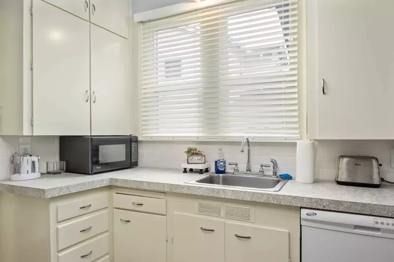 Ground coffee is provided with a drip coffee maker. There are also fun cafes a few blocks away downtown.