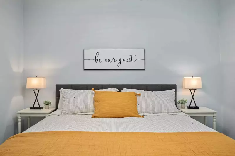 "Great location, comfy accommodations, and great communication from the host." - Jack