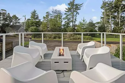 The fire table is wonderful spot to enjoy a lovely Oregon Coast night.