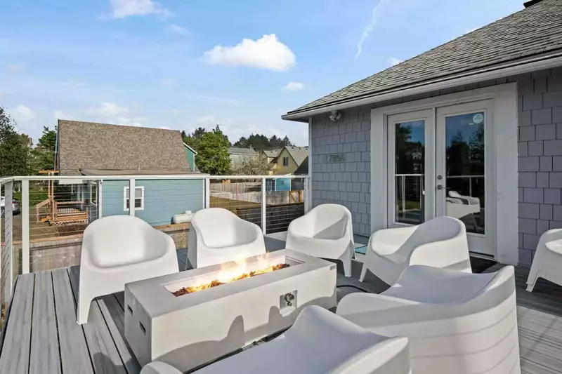 Rockaway Beach is south of Cannon Beach and north of Tillamook. Use this rental as a base camp to explore the Oregon Coast.