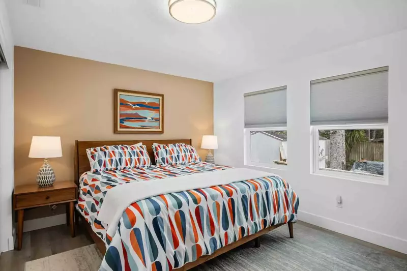 "Everything was great! Booking, check in, and check out was all super simple. Communication was reliable and quick." - Lauren