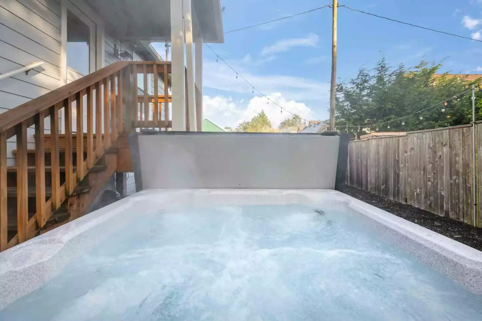 "Great place to stay! had fun with our friends staying within walking distance of the beach! super cute home with everything you could need" - Donovan