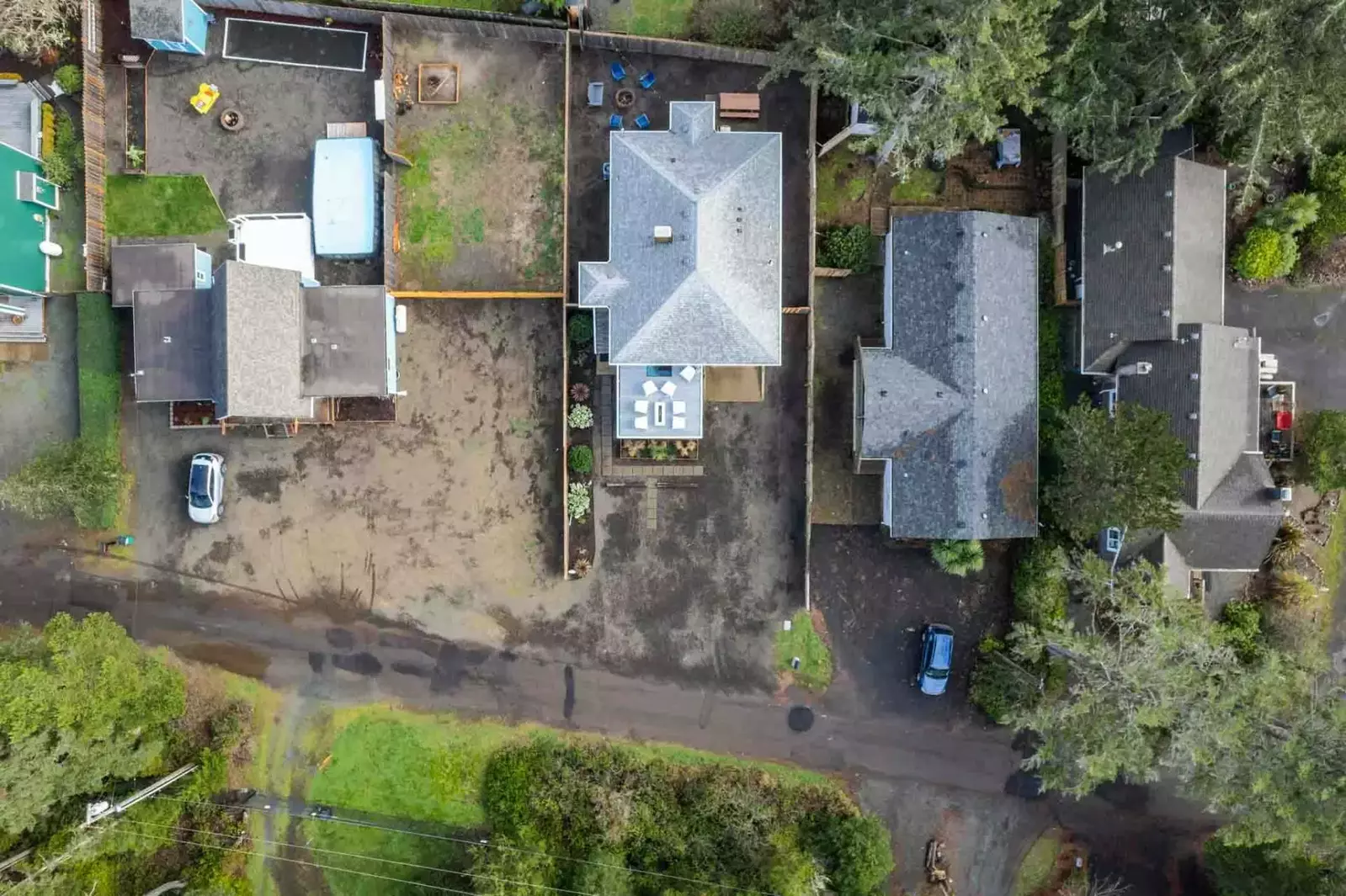 "We had our puppy with us and the enclosed backyard and front deck worked great for him."  - Chrystell