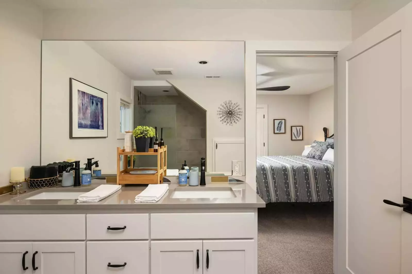 An en suite bathroom with two sinks.