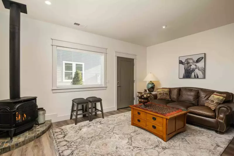 "Excellent location and beautiful home. Highly recommend!" - Carole