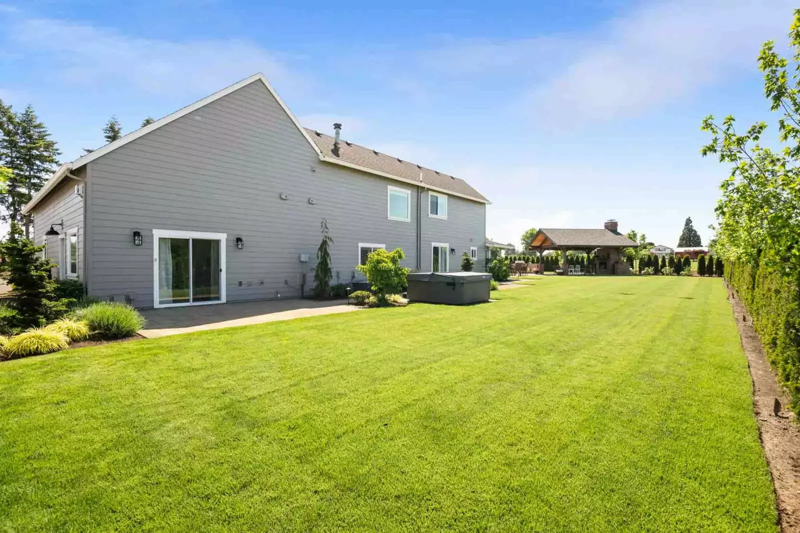 "The lawn was the most incredible lawn I’ve ever seen! Just a beautiful space surrounded by agriculture." - Rebycka