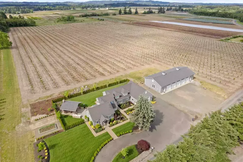 "Great covered outdoor space and fireplace to stay warm even in the weather. Highly recommend this property!" - Alicia