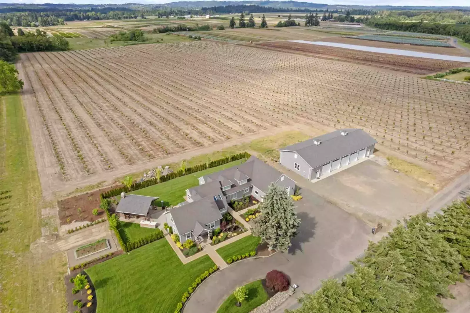 "Great covered outdoor space and fireplace to stay warm even in the weather. Highly recommend this property!" - Alicia