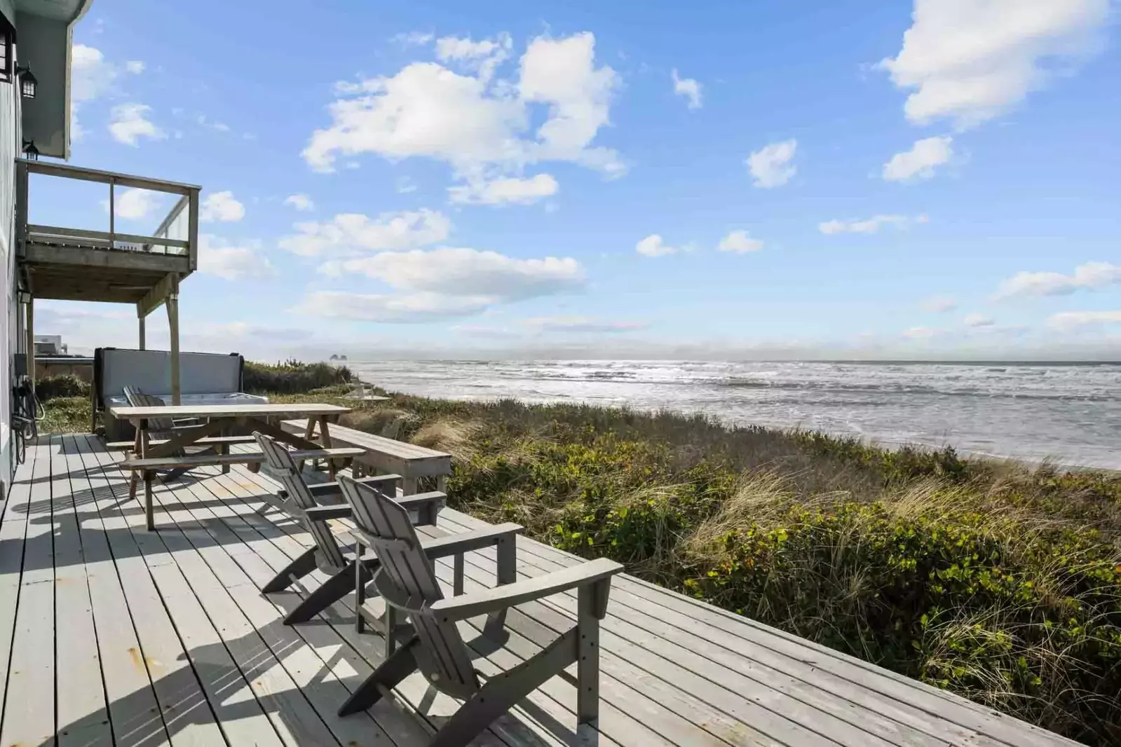 The Oregon Coast is full of natural wonders. We are happy to recommend our favorite hikes, parks, tidepools, and more.