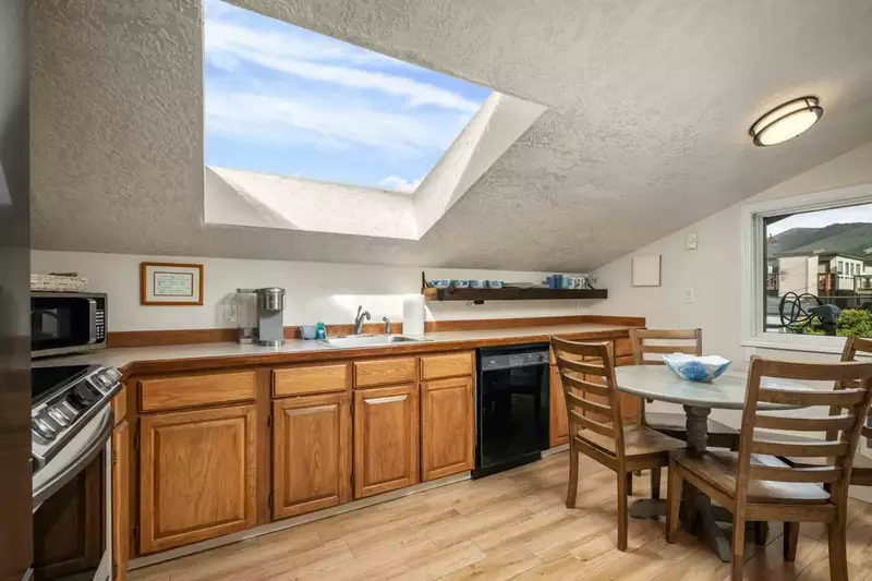 A second kitchen to cook a delicious seafood feast!