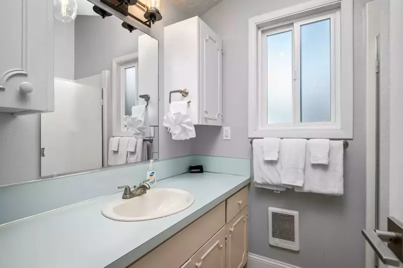 "Beautiful house, very close to the beach.  The house had everything we needed.  Check in was easy.  10/10 recommend  Would come back again" -Berenice