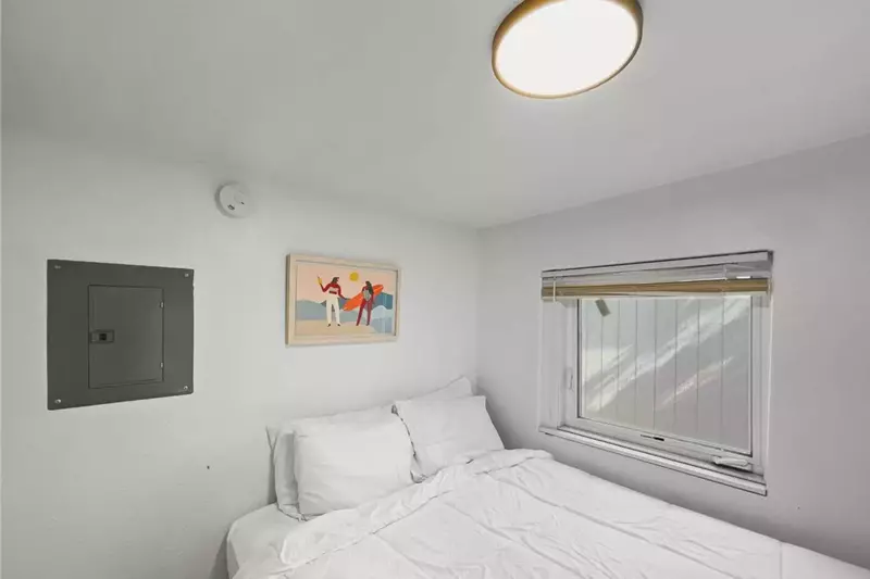 Welcome to the Sea Haven Motel Unit 5. We hope we get to host you at this Rockaway Beach rental. Please reach out with any questions.