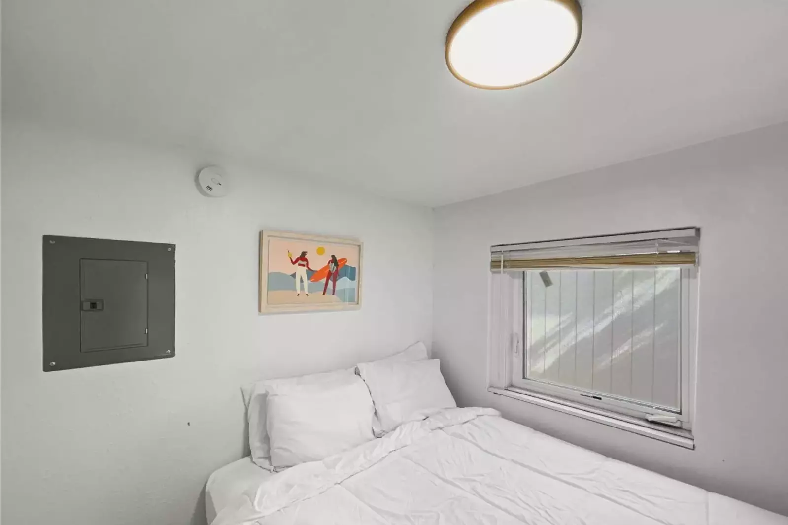 Welcome to the Sea Haven Motel Unit 5. We hope we get to host you at this Rockaway Beach rental. Please reach out with any questions.