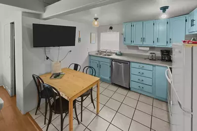 This motel unit features a full standard kitchen. Enjoy a home cooked meal while exploring the coast.