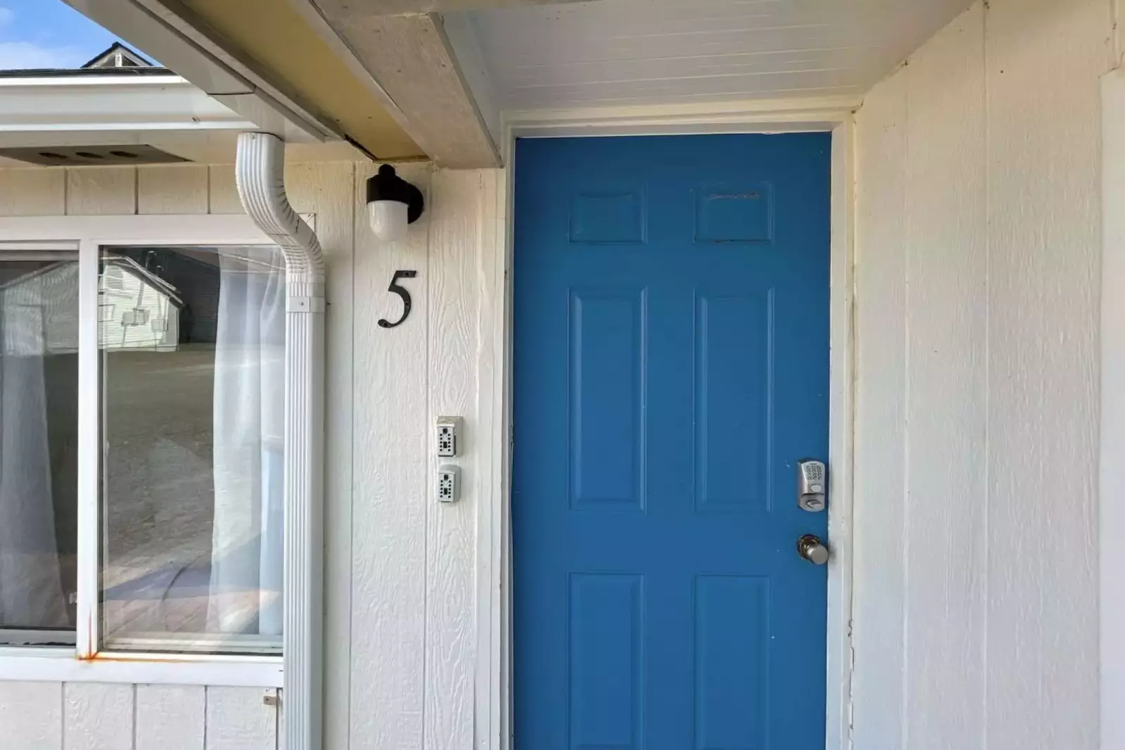 We hope we get to host you at this Sea Haven Motel Unit 5. Please reach out to us with any questions. We are happy to answer!