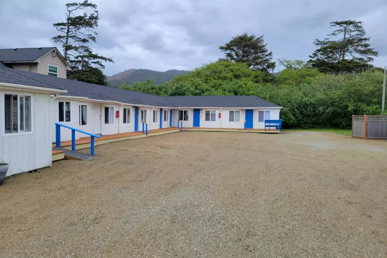 The Sea Haven Motel is located right on the iconic Oregon Coast Highway just a short walk from the beach.