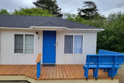 "Everything was so clean and cozy ! Price was reasonable ! Staff super accommodating! Will book again !" - Kristina