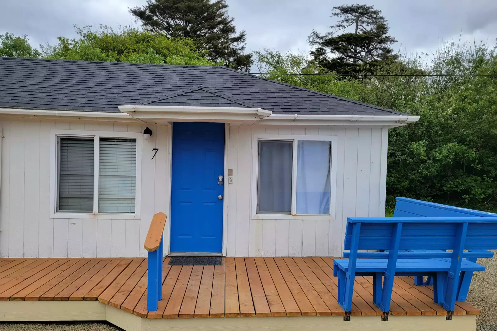 "Everything was so clean and cozy ! Price was reasonable ! Staff super accommodating! Will book again !" - Kristina