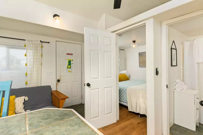 "This was a nice little motel with all the basics needed to stay on the coast on a budget! It was very clean" - Aubrey