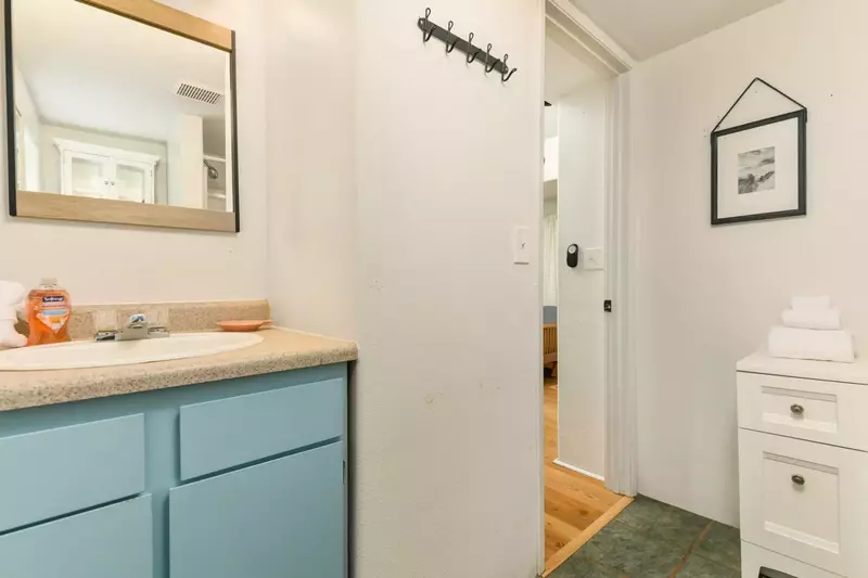 "Great value, 1min walk across the road and tracks to the beach!" - William