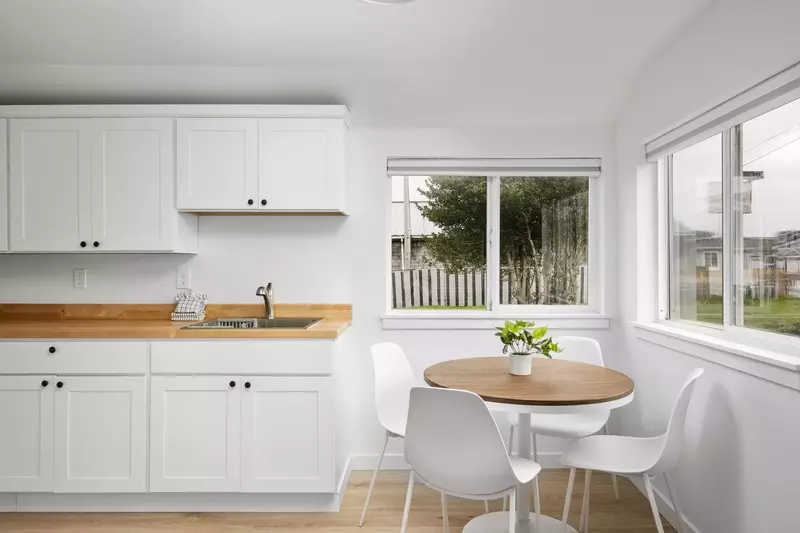 "Beautiful and cozy home away from home.  Excellent location with beach across the street. Host was amazing can’t wait to come back." - Melissa