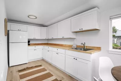 Enjoy a nice meal in the kitchenette area equipped with a mini-fridge, coffee maker, and microwave.