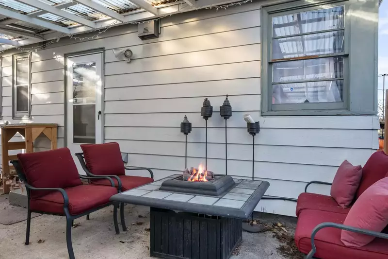 Welcome to Kasari! Please enjoy this charming Northeast Portland rental.