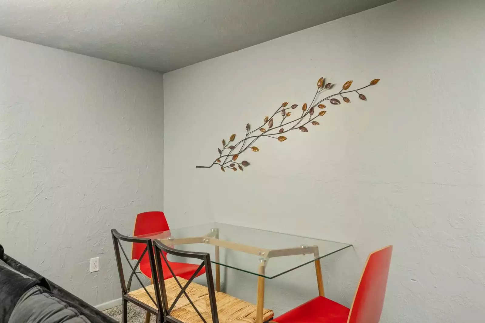 Kasari is located just north of the charming Montavilla neighborhood.