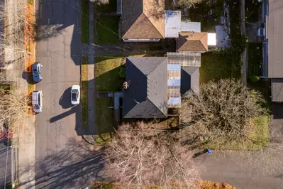 Kasari is located close to a lot of fun areas. It is also near both HWY 84 and 205. These conveniently lead to iconic locations like The Gorge.