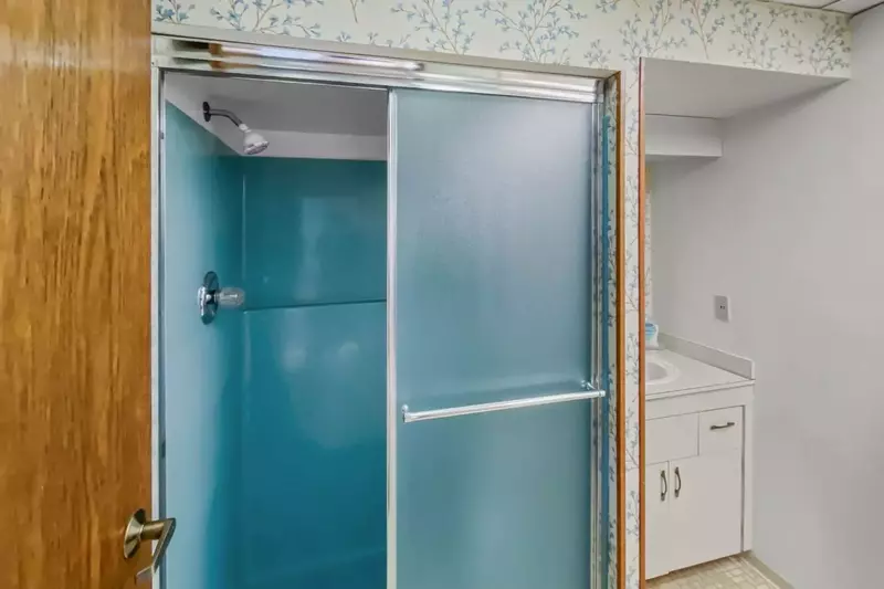 With 2 full bathrooms everyone staying here has ample privacy.