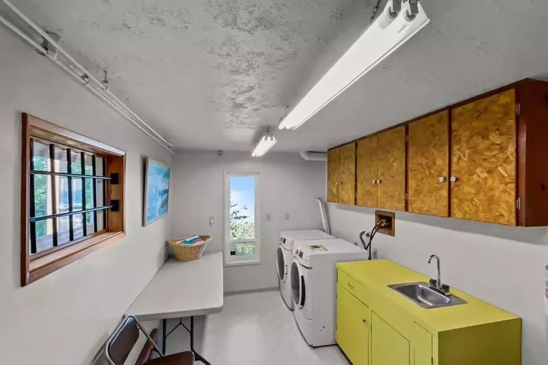 "We were looking for a place that would be quiet, have a great view, and was close to town and the beach. This was perfect!" - Kate