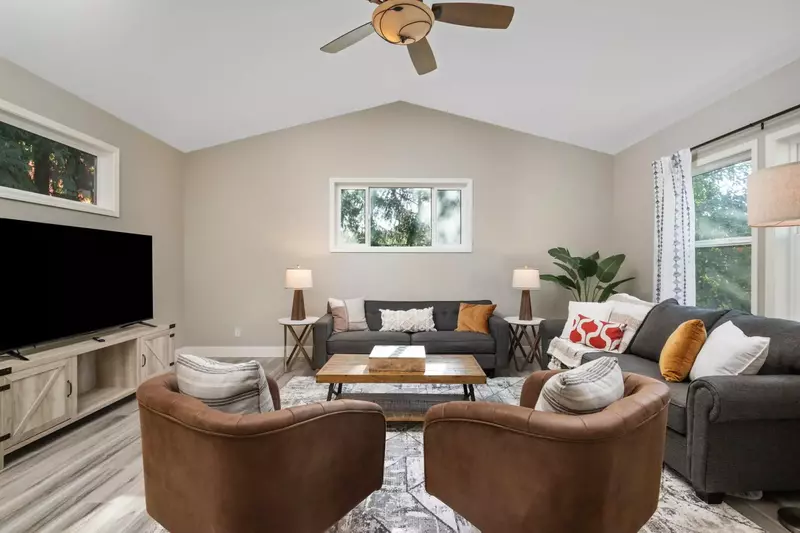 Welcome to Bridlemile Cottage! Please enjoy our spacious rental in the west hills of Portland.