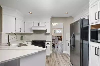 Cook delicious meals for breakfast, lunch, and dinner in this fully equipped kitchen. We suggest grabbing some seafood from the coast!