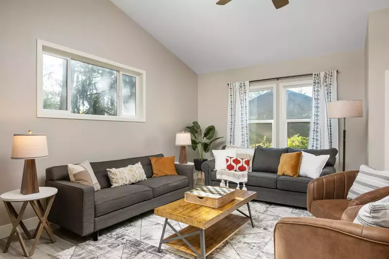 "The host was very friendly and responsive. House had everything we needed and was very comfortable. Would definitely stay again." - Alexandra