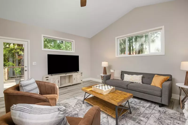 "This was a great place to stay. Just as advertised. It’s a quiet street in a really charming neighborhood. " - Mark