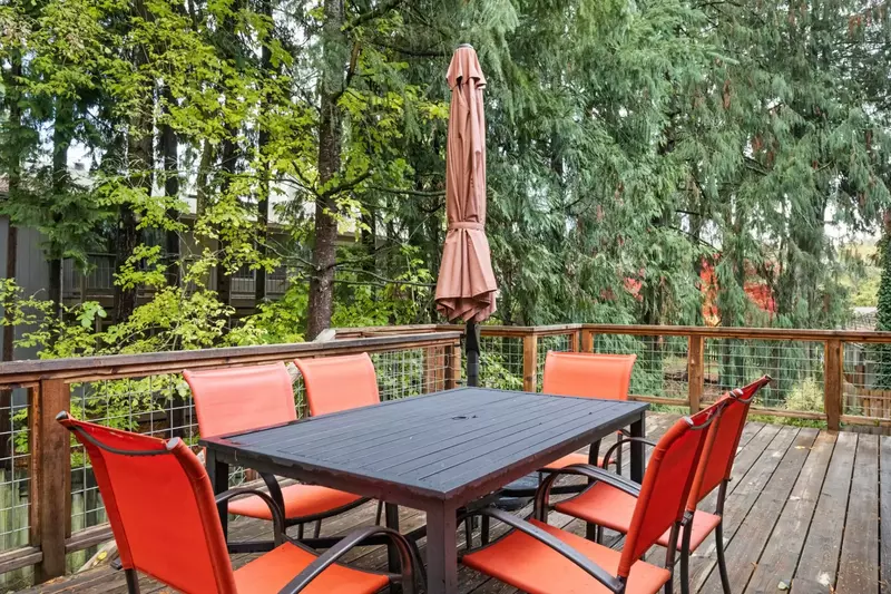 "Great location, spacious home, well equipped and very clean. We had a nice stay!" - Adrienne