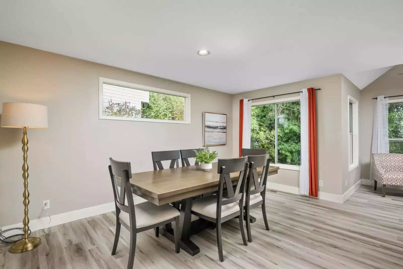 "Our host was super responsive and helpful for check-in. Everyone enjoyed the home and our stay." - Erik